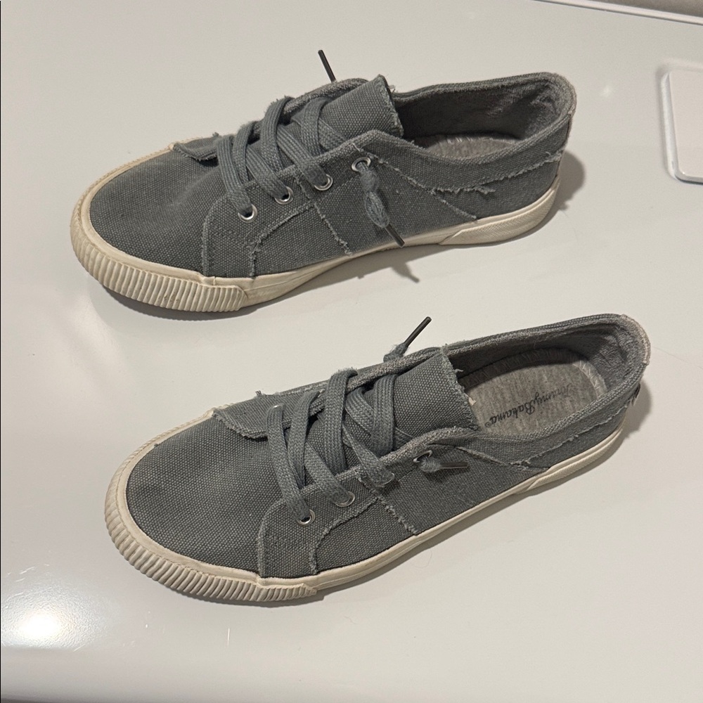 Tommy Bahama Women’s Gray Canvas Lace-Up Sneakers